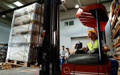 Les avantages du service de location chariot élévateur pour les chantiers