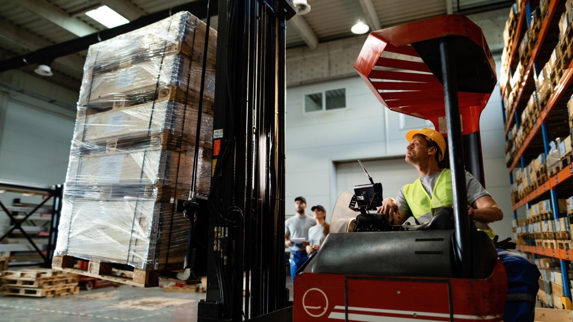 Les avantages du service de location chariot élévateur pour les chantiers